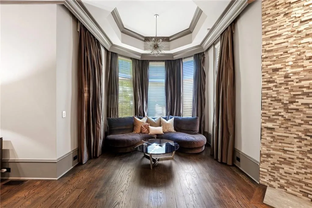 218 Londonberry Road, Atlanta, Georgia 30327, 8 Bedrooms Bedrooms, ,8 BathroomsBathrooms,Residential,For Sale,218 Londonberry Road,7747271