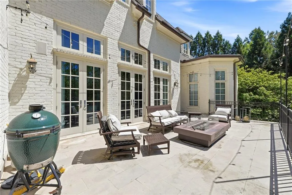218 Londonberry Road, Atlanta, Georgia 30327, 8 Bedrooms Bedrooms, ,8 BathroomsBathrooms,Residential,For Sale,218 Londonberry Road,7747271