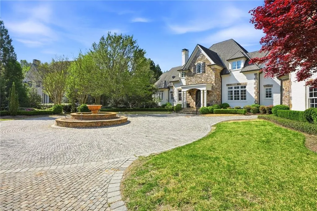 218 Londonberry Road, Atlanta, Georgia 30327, 8 Bedrooms Bedrooms, ,8 BathroomsBathrooms,Residential,For Sale,218 Londonberry Road,7747271