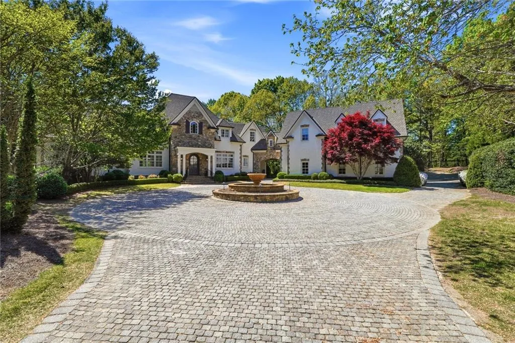 218 Londonberry Road, Atlanta, Georgia 30327, 8 Bedrooms Bedrooms, ,8 BathroomsBathrooms,Residential,For Sale,218 Londonberry Road,7747271