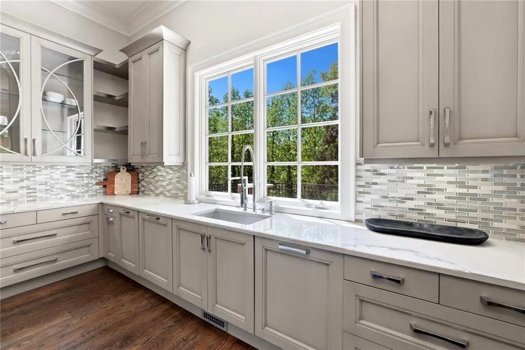 218 Londonberry Road, Atlanta, Georgia 30327, 8 Bedrooms Bedrooms, ,8 BathroomsBathrooms,Residential,For Sale,218 Londonberry Road,7747271