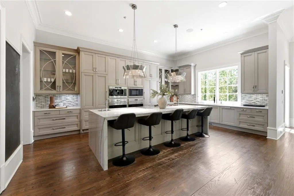 218 Londonberry Road, Atlanta, Georgia 30327, 8 Bedrooms Bedrooms, ,8 BathroomsBathrooms,Residential,For Sale,218 Londonberry Road,7747271
