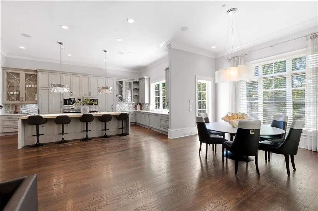 218 Londonberry Road, Atlanta, Georgia 30327, 8 Bedrooms Bedrooms, ,8 BathroomsBathrooms,Residential,For Sale,218 Londonberry Road,7747271