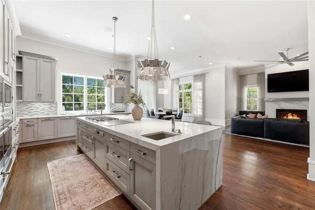 218 Londonberry Road, Atlanta, Georgia 30327, 8 Bedrooms Bedrooms, ,8 BathroomsBathrooms,Residential,For Sale,218 Londonberry Road,7747271