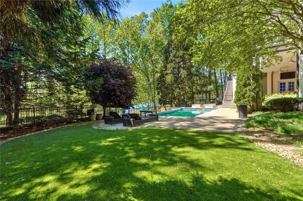 218 Londonberry Road, Atlanta, Georgia 30327, 8 Bedrooms Bedrooms, ,8 BathroomsBathrooms,Residential,For Sale,218 Londonberry Road,7747271