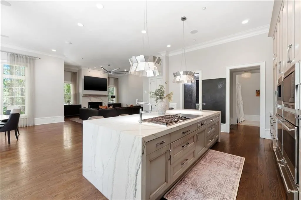 218 Londonberry Road, Atlanta, Georgia 30327, 8 Bedrooms Bedrooms, ,8 BathroomsBathrooms,Residential,For Sale,218 Londonberry Road,7747271