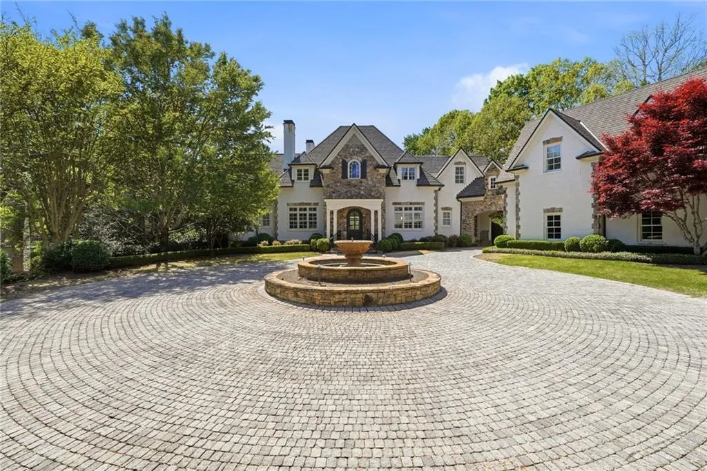 218 Londonberry Road, Atlanta, Georgia 30327, 8 Bedrooms Bedrooms, ,8 BathroomsBathrooms,Residential,For Sale,218 Londonberry Road,7747271