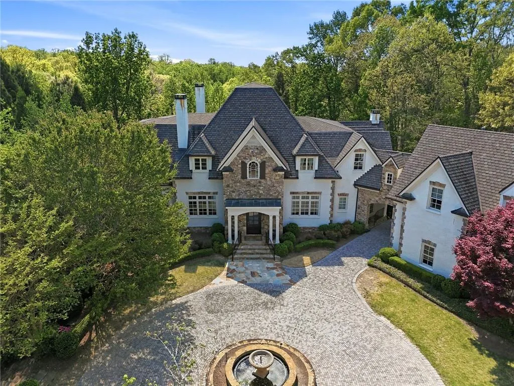 218 Londonberry Road, Atlanta, Georgia 30327, 8 Bedrooms Bedrooms, ,8 BathroomsBathrooms,Residential,For Sale,218 Londonberry Road,7747271