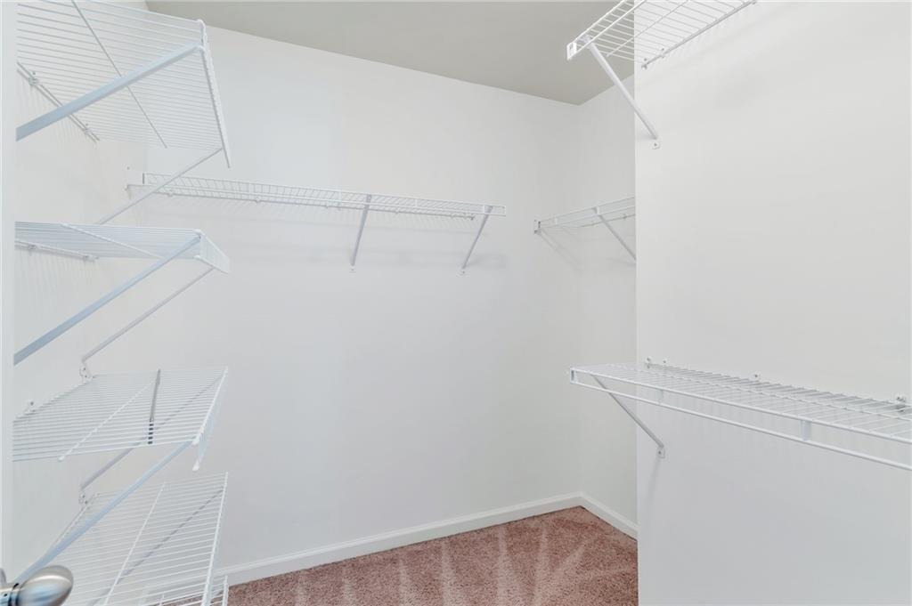 Large walk in closet!!! Large walk in closet!!!