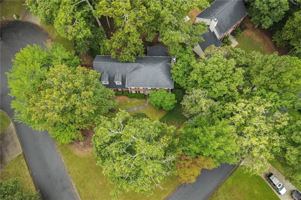 315 Amador Circle, Sandy Springs, Georgia 30350, 4 Bedrooms Bedrooms, ,2 BathroomsBathrooms,Residential,Sold,315 Amador Circle,6946307