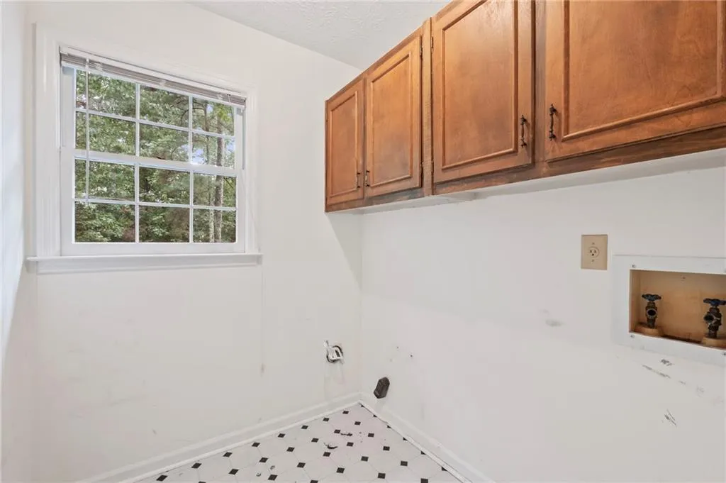 315 Amador Circle, Sandy Springs, Georgia 30350, 4 Bedrooms Bedrooms, ,2 BathroomsBathrooms,Residential,Sold,315 Amador Circle,6946307