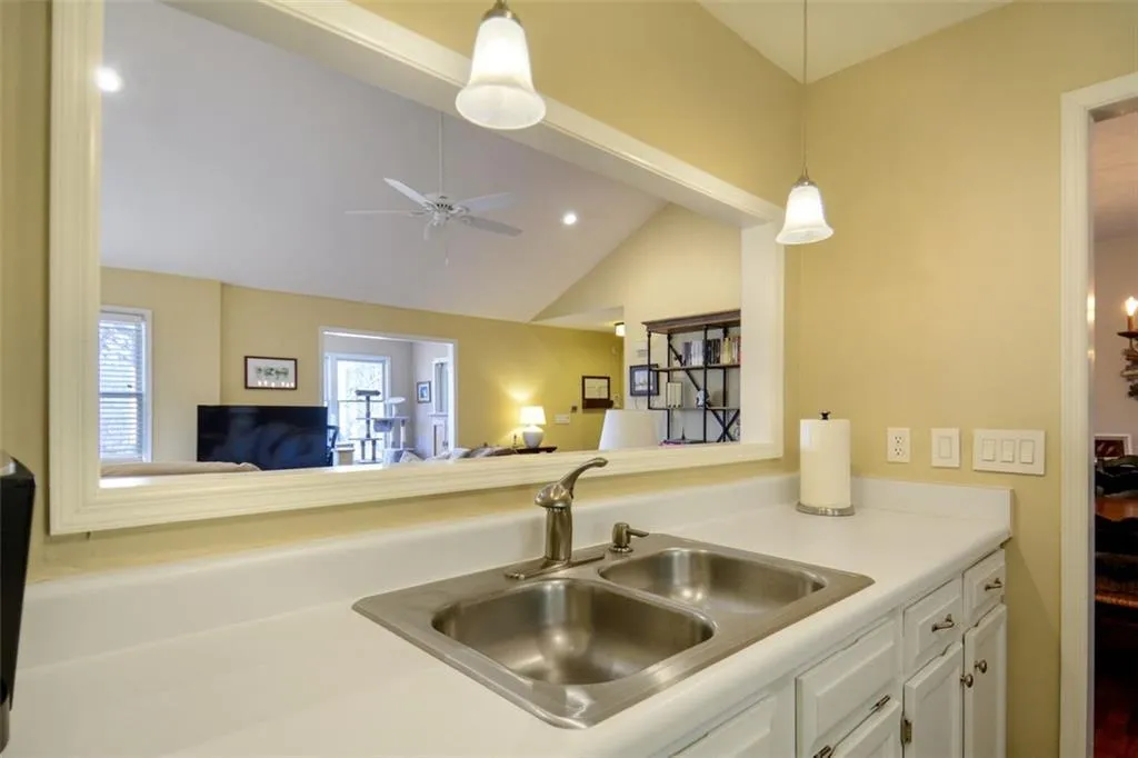 1011 Camden Court, Atlanta, Georgia 30327, 2 Bedrooms Bedrooms, ,2 BathroomsBathrooms,Residential,Sold,1011 Camden Court,6836750 1011 Camden Court, Atlanta, Georgia 30327, 2 Bedrooms Bedrooms, ,2 BathroomsBathrooms,Residential,Sold,1011 Camden Court,6836750