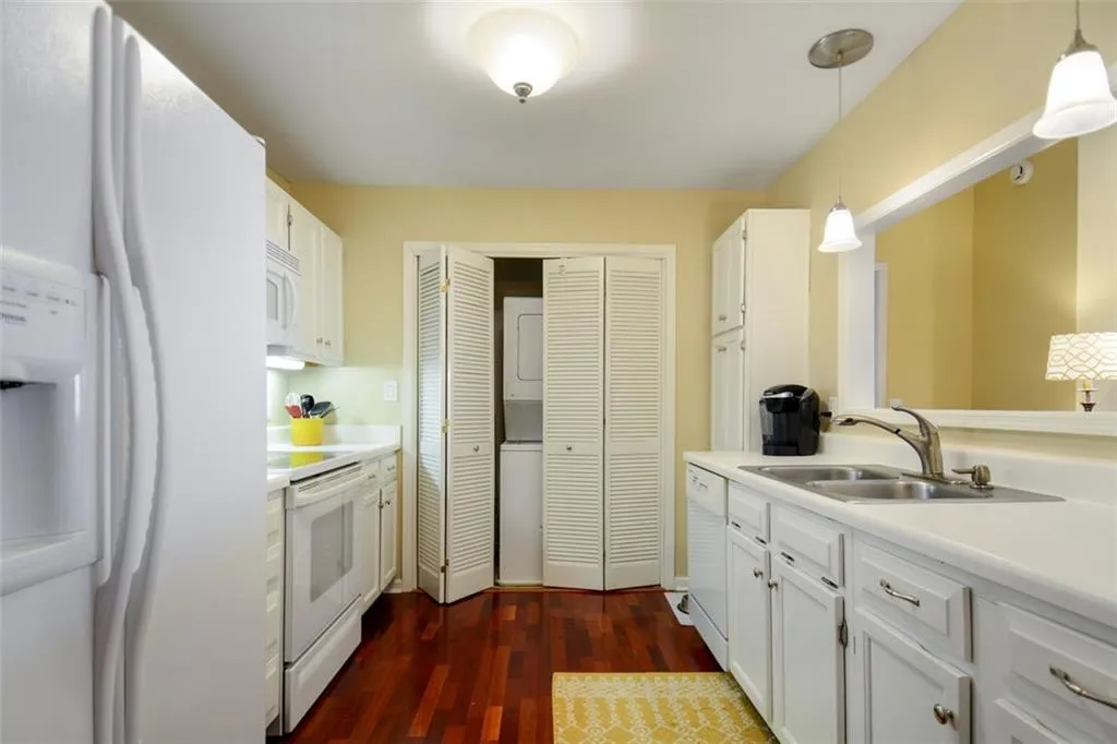 1011 Camden Court, Atlanta, Georgia 30327, 2 Bedrooms Bedrooms, ,2 BathroomsBathrooms,Residential,Sold,1011 Camden Court,6836750 1011 Camden Court, Atlanta, Georgia 30327, 2 Bedrooms Bedrooms, ,2 BathroomsBathrooms,Residential,Sold,1011 Camden Court,6836750