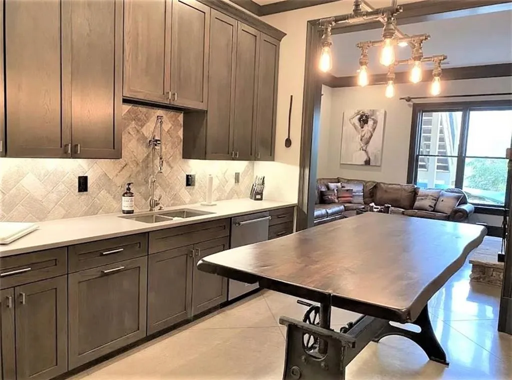 260 Rivermere Way, Sandy Springs, Georgia 30350, 6 Bedrooms Bedrooms, ,6 BathroomsBathrooms,Residential,Sold,260 Rivermere Way,7018052