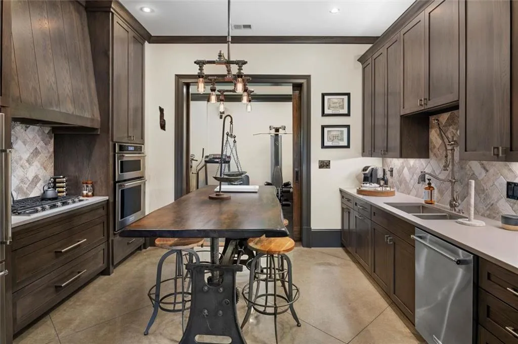 260 Rivermere Way, Sandy Springs, Georgia 30350, 6 Bedrooms Bedrooms, ,6 BathroomsBathrooms,Residential,Sold,260 Rivermere Way,7018052