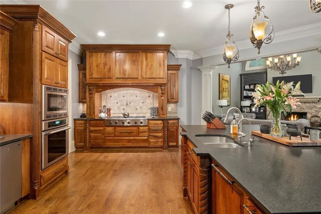 260 Rivermere Way, Sandy Springs, Georgia 30350, 6 Bedrooms Bedrooms, ,6 BathroomsBathrooms,Residential,Sold,260 Rivermere Way,7018052