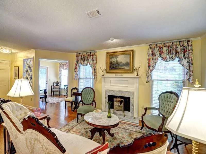 605 Bainbridge Drive Unit 605, Atlanta, Georgia 30327, 2 Bedrooms Bedrooms, ,2 BathroomsBathrooms,Residential,Sold,605 Bainbridge Drive Unit 605,5172788