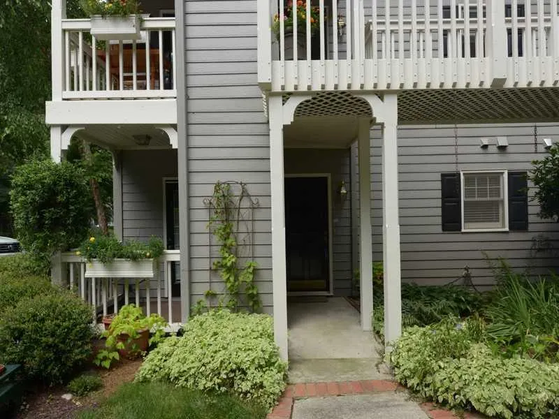 605 Bainbridge Drive Unit 605, Atlanta, Georgia 30327, 2 Bedrooms Bedrooms, ,2 BathroomsBathrooms,Residential,Sold,605 Bainbridge Drive Unit 605,5172788