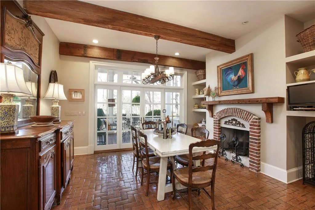 625 Mount Vernon Highway, Sandy Springs, Georgia 30327, 6 Bedrooms Bedrooms, ,5 BathroomsBathrooms,Residential,Sold,625 Mount Vernon Highway,5980840