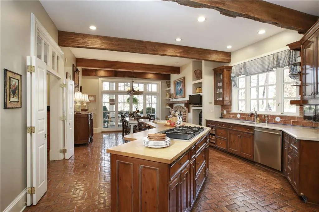 625 Mount Vernon Highway, Sandy Springs, Georgia 30327, 6 Bedrooms Bedrooms, ,5 BathroomsBathrooms,Residential,Sold,625 Mount Vernon Highway,5980840
