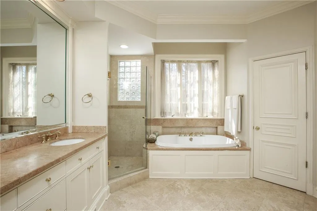 625 Mount Vernon Highway, Sandy Springs, Georgia 30327, 6 Bedrooms Bedrooms, ,5 BathroomsBathrooms,Residential,Sold,625 Mount Vernon Highway,5980840