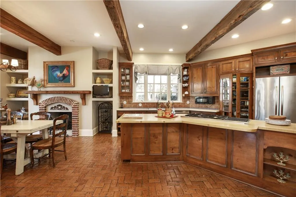 625 Mount Vernon Highway, Sandy Springs, Georgia 30327, 6 Bedrooms Bedrooms, ,5 BathroomsBathrooms,Residential,Sold,625 Mount Vernon Highway,5980840
