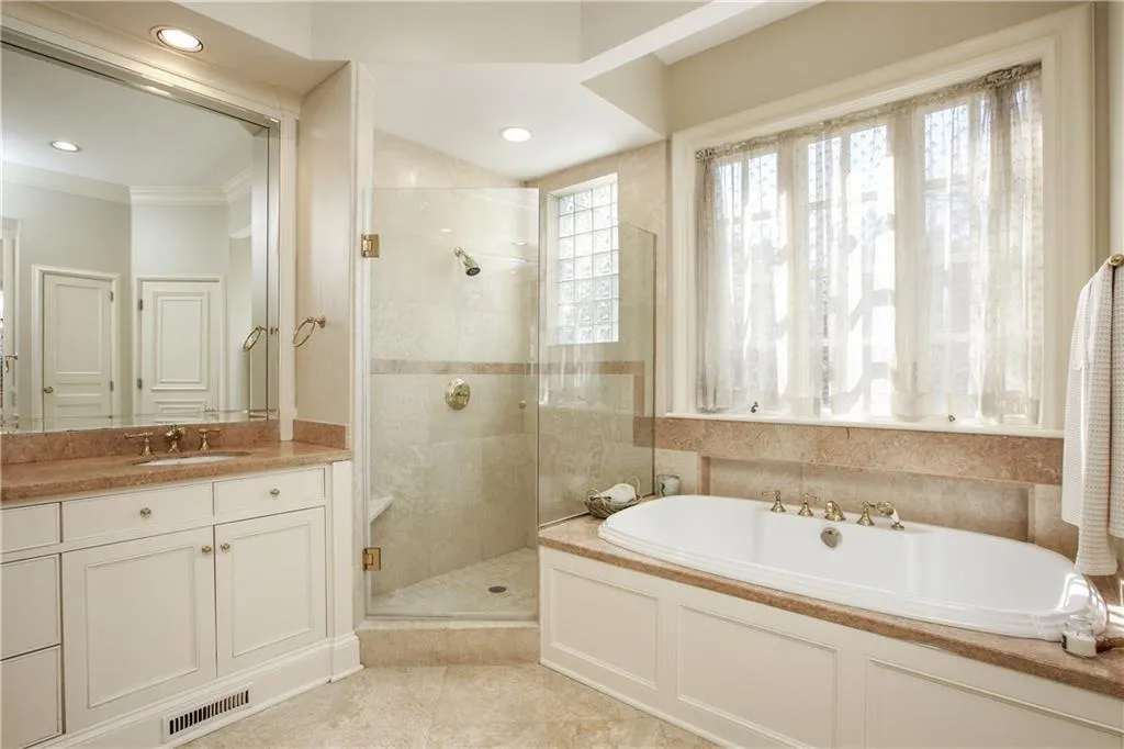 625 Mount Vernon Highway, Sandy Springs, Georgia 30327, 6 Bedrooms Bedrooms, ,5 BathroomsBathrooms,Residential,Sold,625 Mount Vernon Highway,5980840