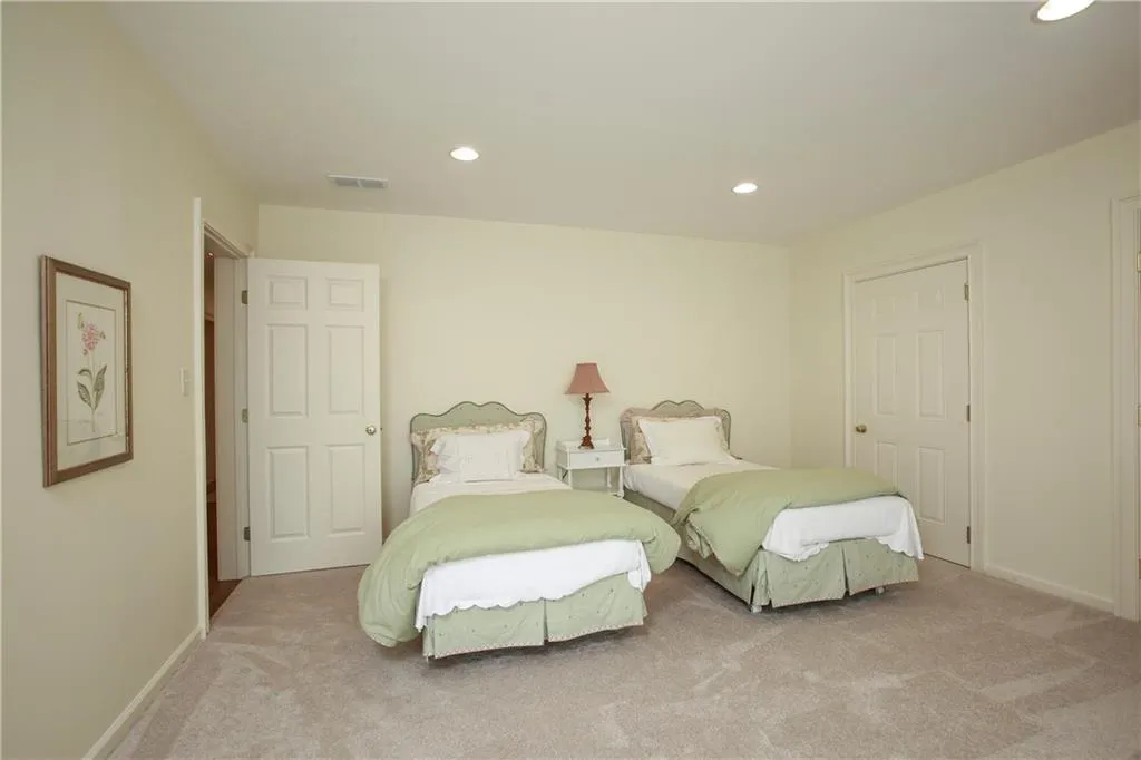 625 Mount Vernon Highway, Sandy Springs, Georgia 30327, 6 Bedrooms Bedrooms, ,5 BathroomsBathrooms,Residential,Sold,625 Mount Vernon Highway,5980840