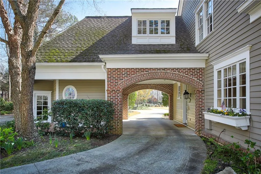 625 Mount Vernon Highway, Sandy Springs, Georgia 30327, 6 Bedrooms Bedrooms, ,5 BathroomsBathrooms,Residential,Sold,625 Mount Vernon Highway,5980840