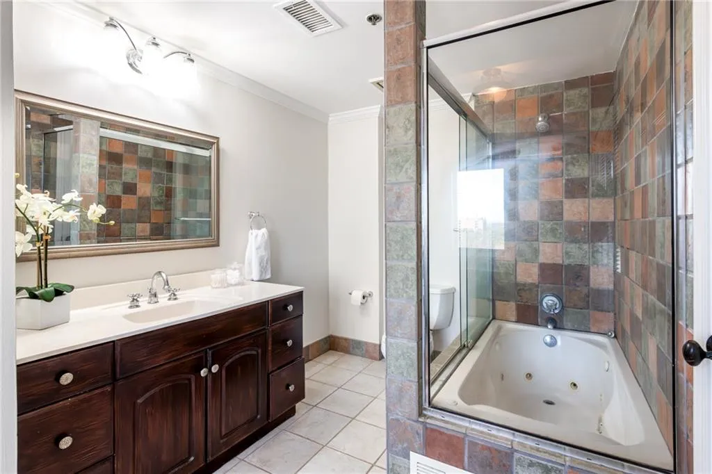 3481 Lakeside Drive Unit 2207, Atlanta, Georgia 30326, 2 Bedrooms Bedrooms, ,2 BathroomsBathrooms,Residential,For Sale,3481 Lakeside Drive Unit 2207,7611252