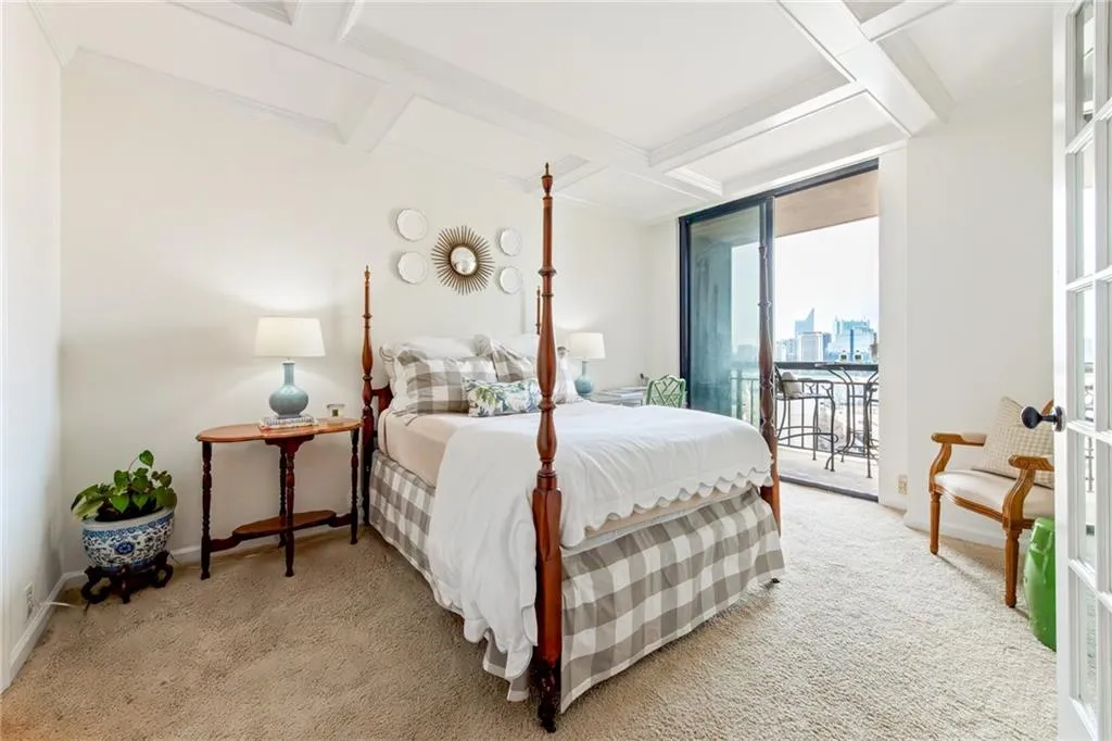 3481 Lakeside Drive Unit 2207, Atlanta, Georgia 30326, 2 Bedrooms Bedrooms, ,2 BathroomsBathrooms,Residential,For Sale,3481 Lakeside Drive Unit 2207,7611252