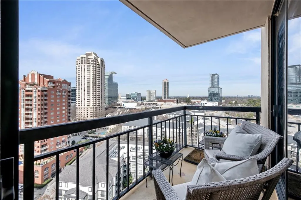 3481 Lakeside Drive Unit 2207, Atlanta, Georgia 30326, 2 Bedrooms Bedrooms, ,2 BathroomsBathrooms,Residential,For Sale,3481 Lakeside Drive Unit 2207,7611252