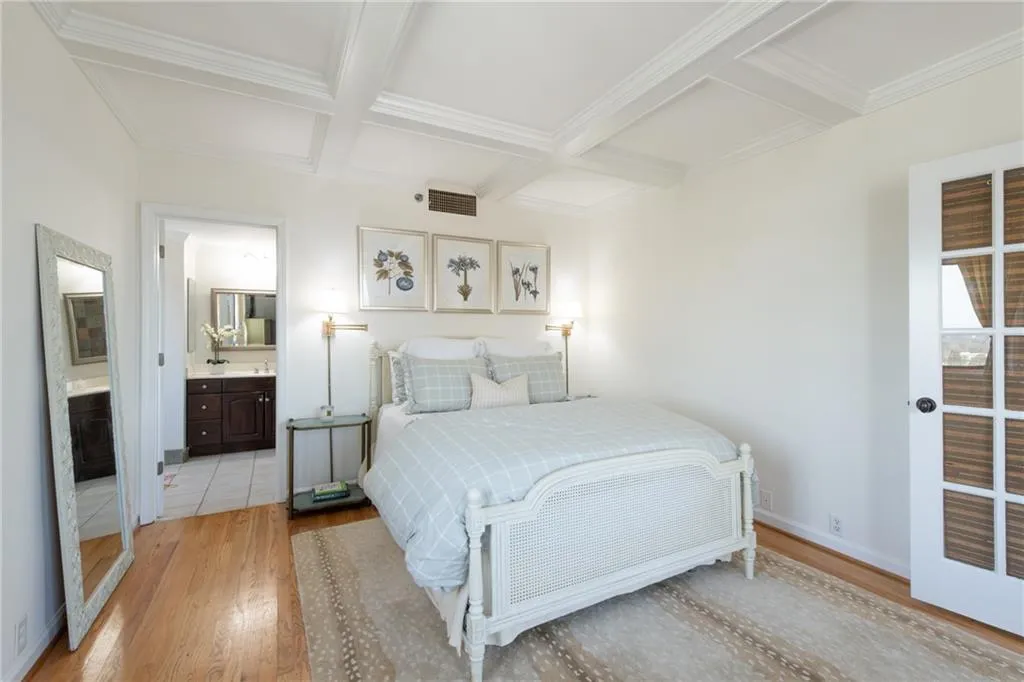 3481 Lakeside Drive Unit 2207, Atlanta, Georgia 30326, 2 Bedrooms Bedrooms, ,2 BathroomsBathrooms,Residential,For Sale,3481 Lakeside Drive Unit 2207,7611252