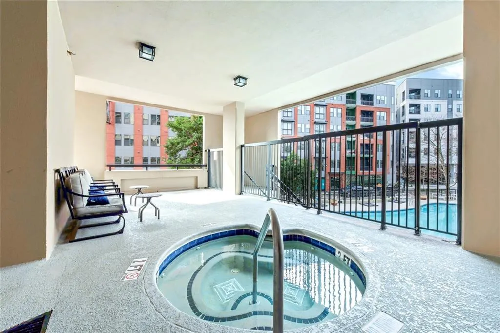 3481 Lakeside Drive Unit 2207, Atlanta, Georgia 30326, 2 Bedrooms Bedrooms, ,2 BathroomsBathrooms,Residential,For Sale,3481 Lakeside Drive Unit 2207,7611252