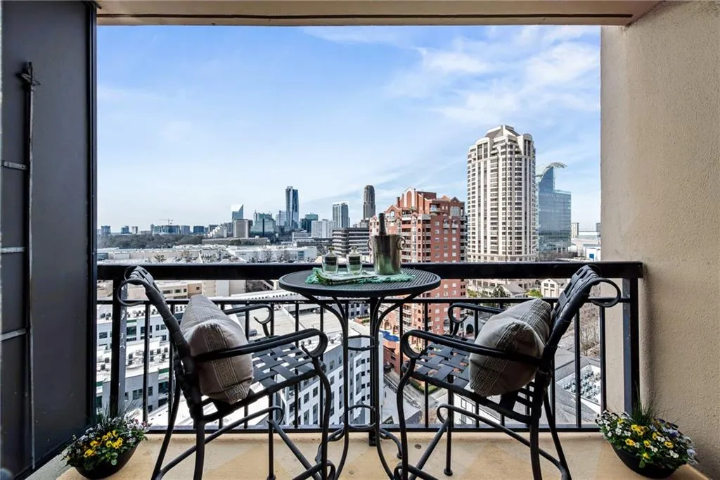 3481 Lakeside Drive Unit 2207, Atlanta, Georgia 30326, 2 Bedrooms Bedrooms, ,2 BathroomsBathrooms,Residential,For Sale,3481 Lakeside Drive Unit 2207,7611252