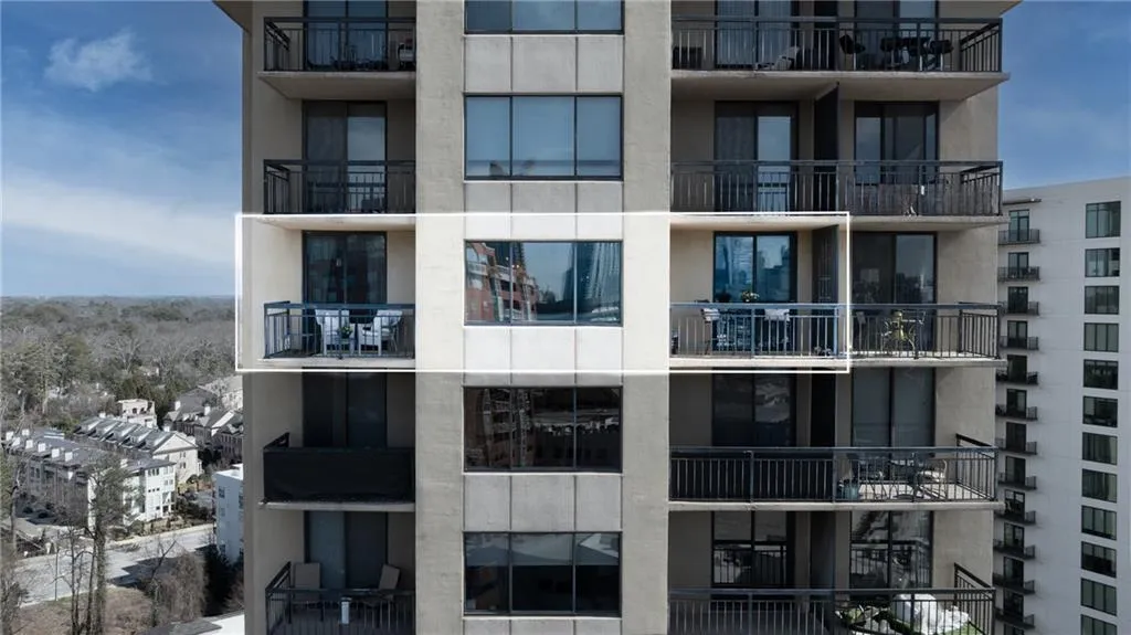 3481 Lakeside Drive Unit 2207, Atlanta, Georgia 30326, 2 Bedrooms Bedrooms, ,2 BathroomsBathrooms,Residential,For Sale,3481 Lakeside Drive Unit 2207,7611252