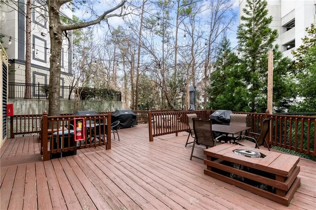 3481 Lakeside Drive Unit 2207, Atlanta, Georgia 30326, 2 Bedrooms Bedrooms, ,2 BathroomsBathrooms,Residential,For Sale,3481 Lakeside Drive Unit 2207,7611252