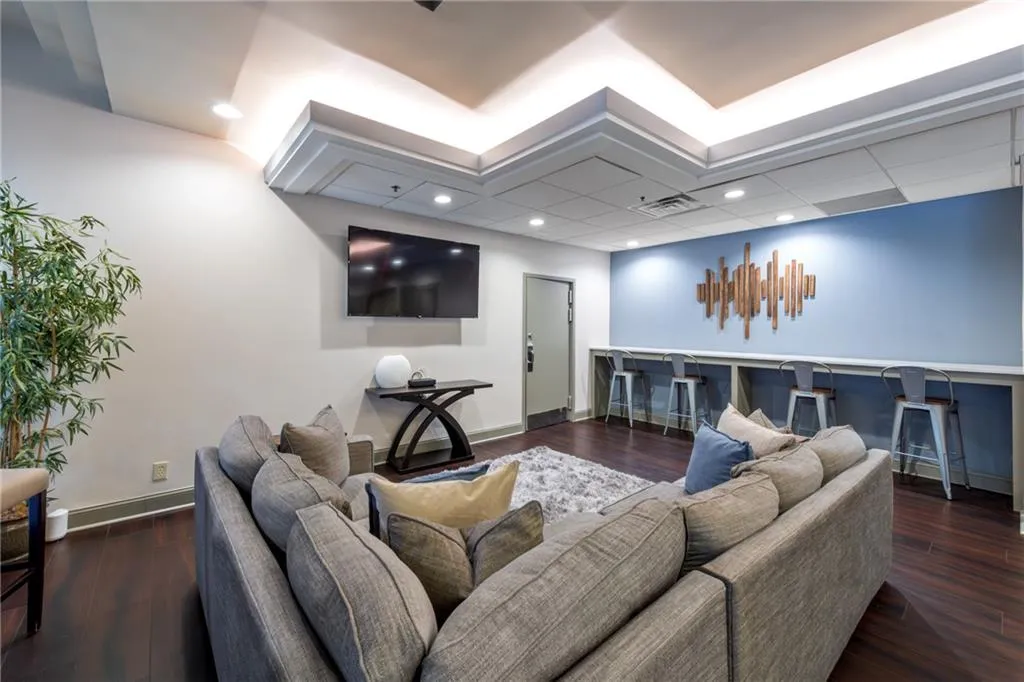 3481 Lakeside Drive Unit 2207, Atlanta, Georgia 30326, 2 Bedrooms Bedrooms, ,2 BathroomsBathrooms,Residential,For Sale,3481 Lakeside Drive Unit 2207,7611252