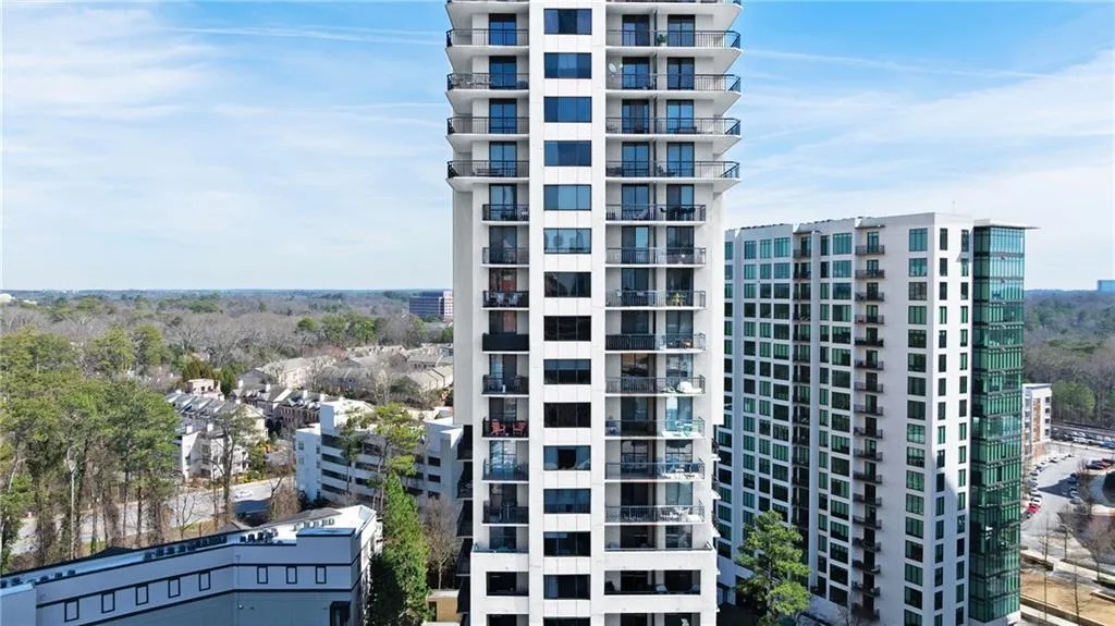 3481 Lakeside Drive Unit 2207, Atlanta, Georgia 30326, 2 Bedrooms Bedrooms, ,2 BathroomsBathrooms,Residential,For Sale,3481 Lakeside Drive Unit 2207,7611252