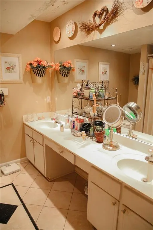 6851 Roswell Road Unit L7, Sandy Springs, Georgia 30328, 4 Bedrooms Bedrooms, ,2 BathroomsBathrooms,Residential,Sold,6851 Roswell Road Unit L7,6840375