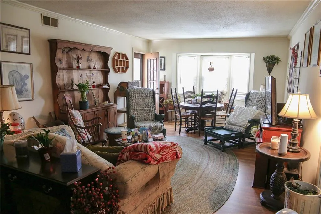 6851 Roswell Road Unit L7, Sandy Springs, Georgia 30328, 4 Bedrooms Bedrooms, ,2 BathroomsBathrooms,Residential,Sold,6851 Roswell Road Unit L7,6840375