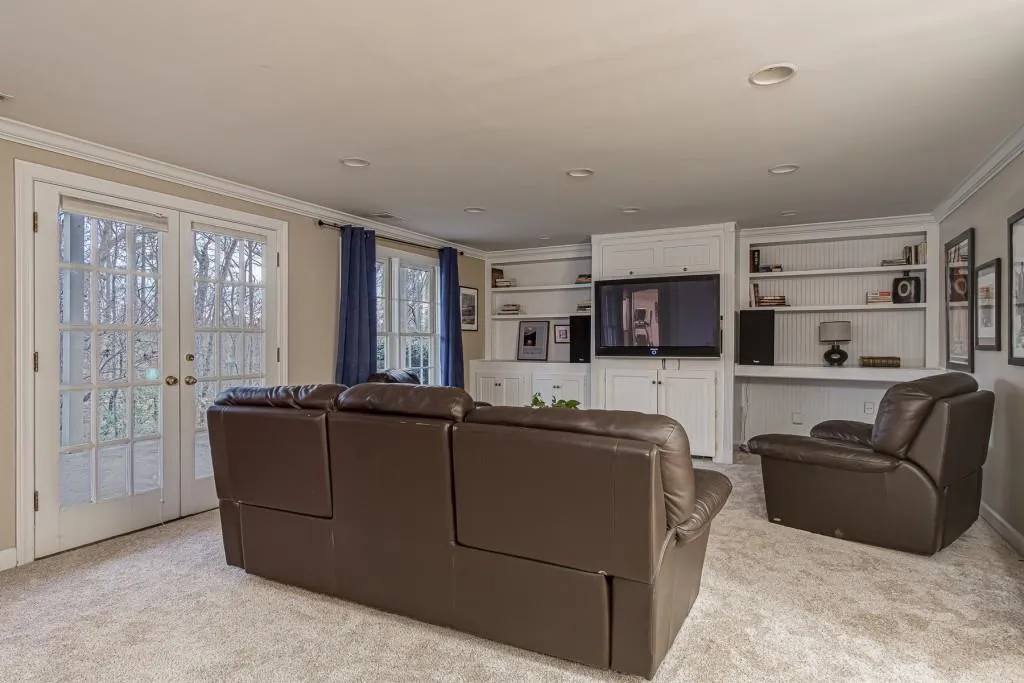 5 Powers Chase Circle, Sandy Springs, Georgia 30327, 5 Bedrooms Bedrooms, ,5 BathroomsBathrooms,Residential,Sold,5 Powers Chase Circle,6680041