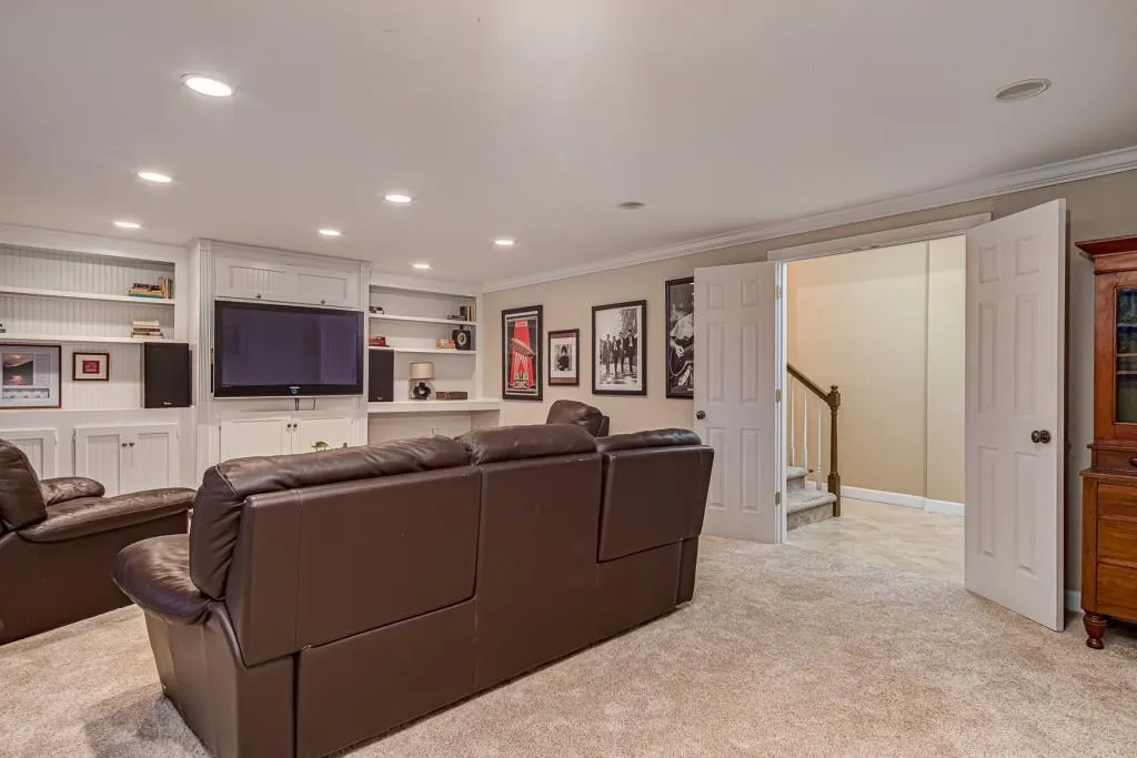 5 Powers Chase Circle, Sandy Springs, Georgia 30327, 5 Bedrooms Bedrooms, ,5 BathroomsBathrooms,Residential,Sold,5 Powers Chase Circle,6680041