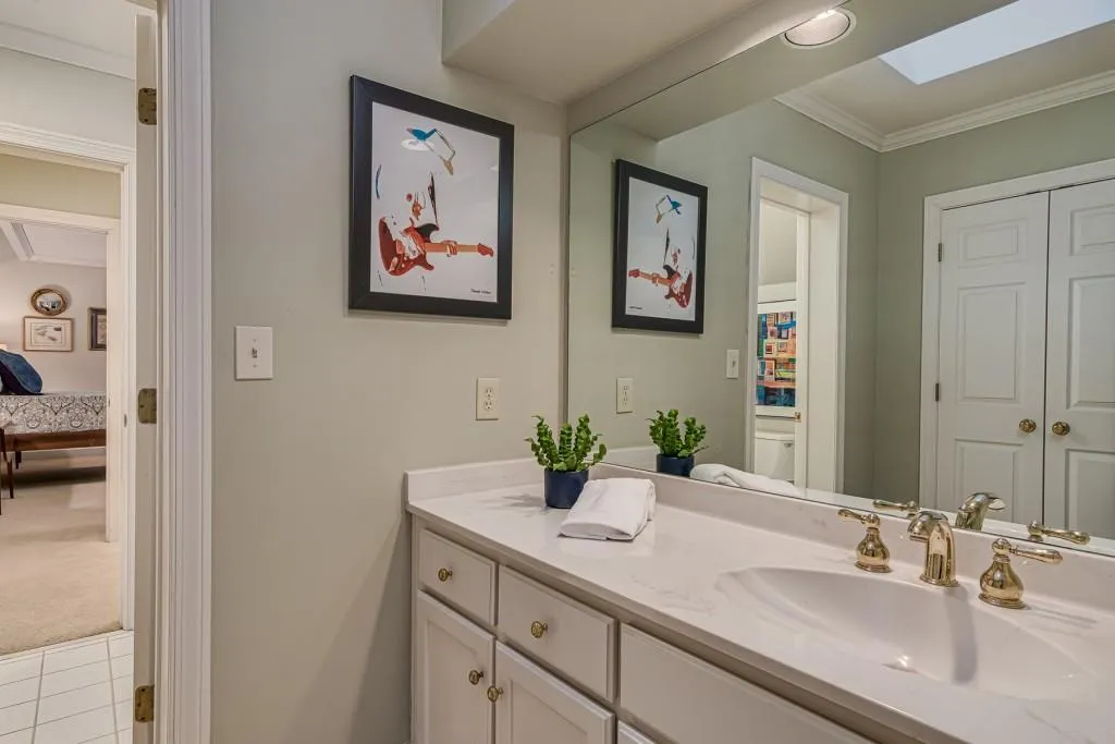 5 Powers Chase Circle, Sandy Springs, Georgia 30327, 5 Bedrooms Bedrooms, ,5 BathroomsBathrooms,Residential,Sold,5 Powers Chase Circle,6680041