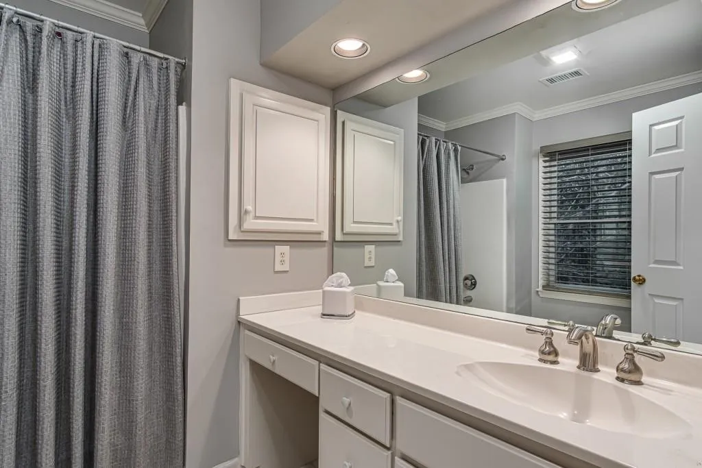 5 Powers Chase Circle, Sandy Springs, Georgia 30327, 5 Bedrooms Bedrooms, ,5 BathroomsBathrooms,Residential,Sold,5 Powers Chase Circle,6680041