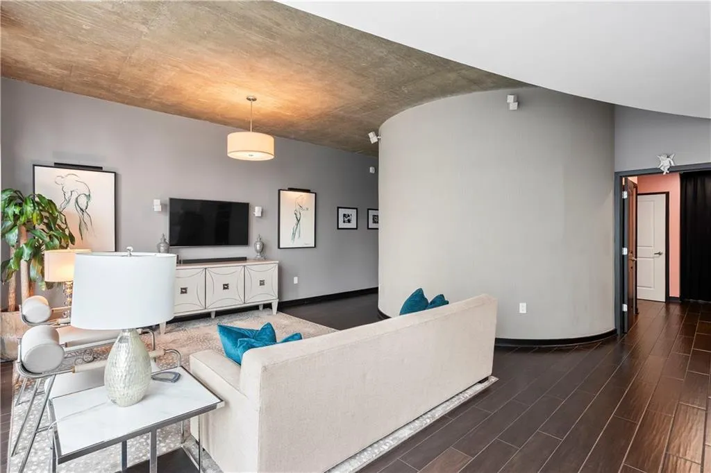 923 Peachtree Street Ne Unit 1524, Atlanta, Georgia 30309, 1 Bedroom Bedrooms, ,1 BathroomBathrooms,Residential,For Sale,923 Peachtree Street Ne Unit 1524,7612547
