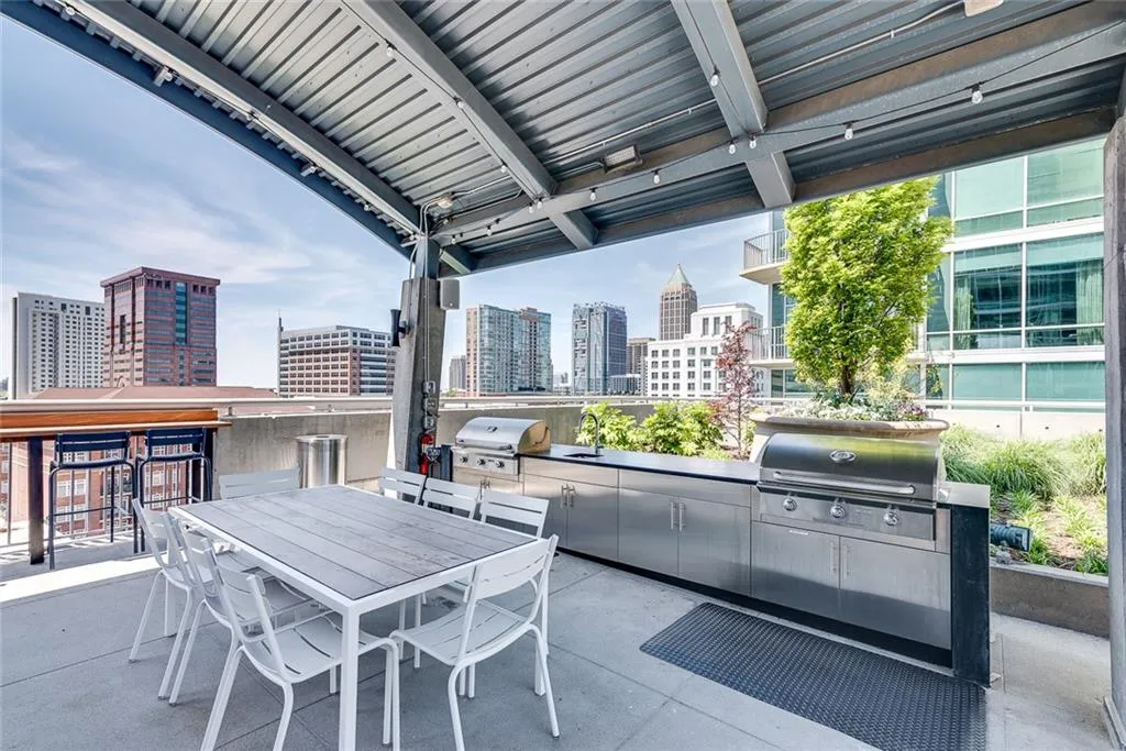 Covered Grilling Area 8th Floor
