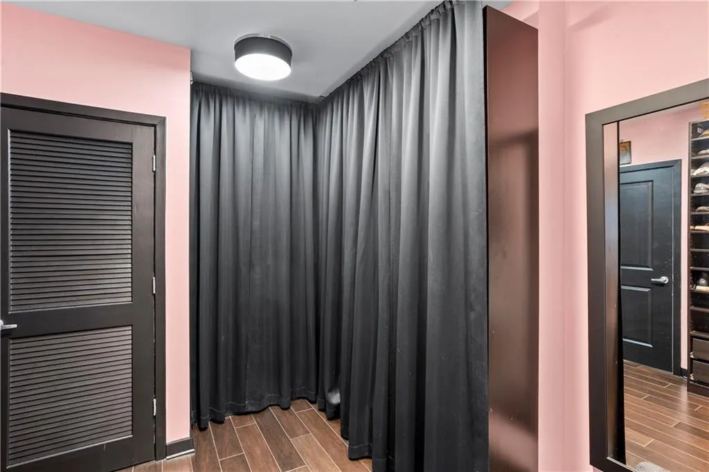 923 Peachtree Street Ne Unit 1524, Atlanta, Georgia 30309, 1 Bedroom Bedrooms, ,1 BathroomBathrooms,Residential,For Sale,923 Peachtree Street Ne Unit 1524,7612547