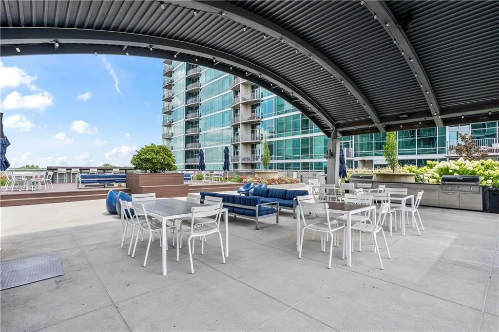 Covered Grilling Area 8th Floor