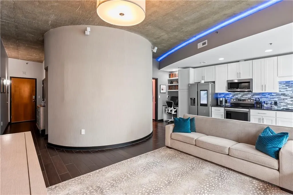 923 Peachtree Street Ne Unit 1524, Atlanta, Georgia 30309, 1 Bedroom Bedrooms, ,1 BathroomBathrooms,Residential,For Sale,923 Peachtree Street Ne Unit 1524,7612547